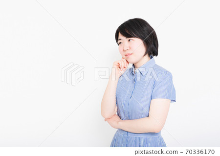 A woman having trouble A woman having trouble 70336170