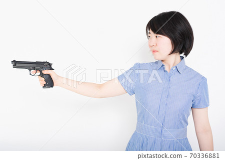 手槍的女人 手槍的女人 70336881