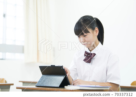 初中女生，高中女生班片 70337312