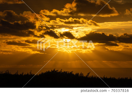 Sunset and twilight rays Sunset and twilight rays 70337816