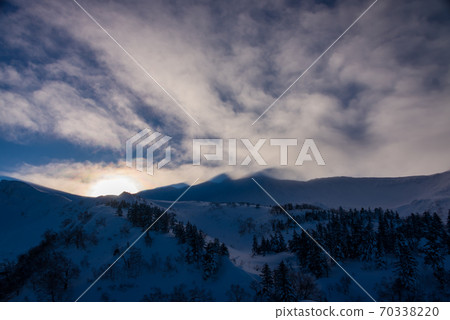 上富良野山的黎明 上富良野山的黎明 70338220