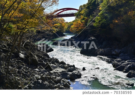 高草堂峽谷和高草堂橋在秋天 高草堂峽谷和高草堂橋在秋天 70338593