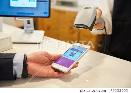 用電子貨幣付款的客戶 70338995