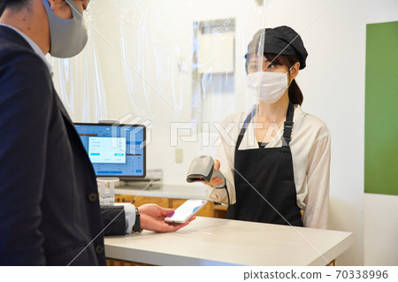 用電子貨幣付款的客戶 70338996