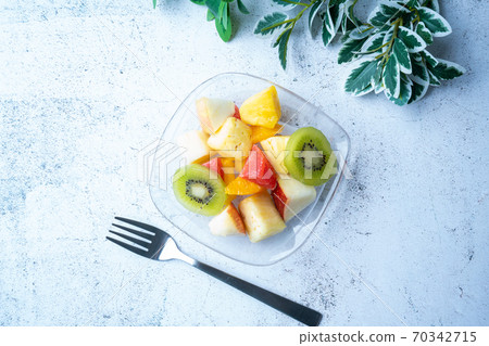 Assorted cut fruits 70342715