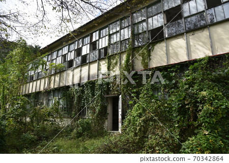 日本白色，古老而美麗的木製建築 70342864