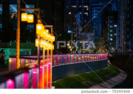 澀谷河街澀谷溪澀谷夜下午穿越夜空市中心夜景東京天空摩天大樓 澀谷河街澀谷溪澀谷夜下午穿越夜空市中心夜景東京天空摩天大樓 70345409