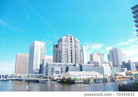 Cityscape of Tokyo seen from Tennosu Bridge Cityscape of Tokyo seen from Tennosu Bridge 70345633