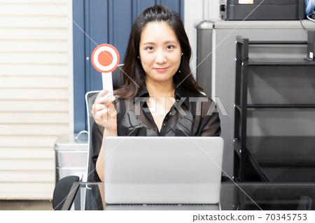 Woman using a laptop 70345753