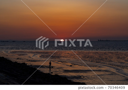 Sunset, songdo, incheon 70346409
