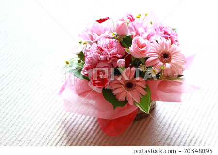 Pink flower arrangement of gerberas, roses and carnations 70348095