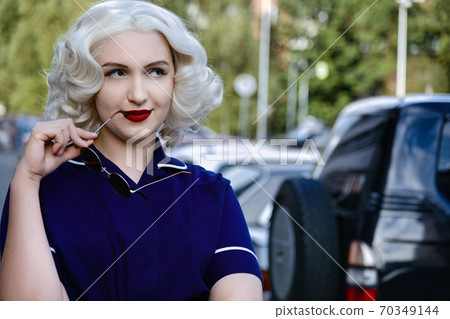 retro style woman 70349144