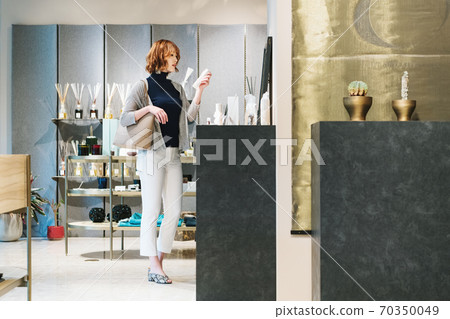 Women enjoying shopping at select shops 70350049
