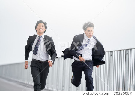 兩名商人全力運行 70350097