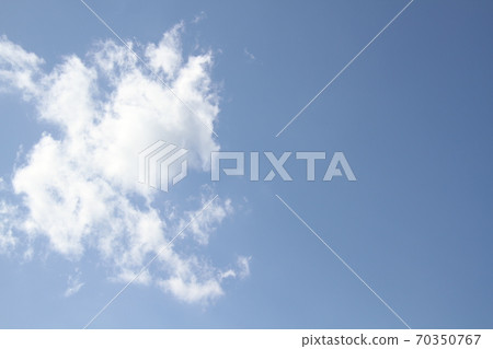 藍天白雲/春天的天空 70350767