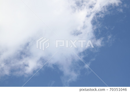 藍天白雲/夏日的天空 70351046