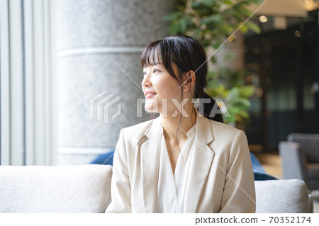 Female portrait 70352174