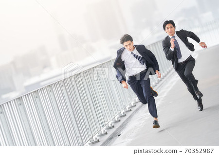 兩名商人全力運行 70352987