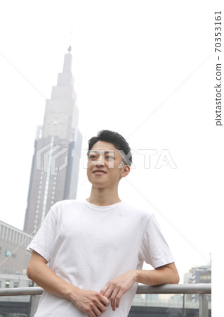 笑臉年輕人生活方式的形象 笑臉年輕人生活方式的形象 70353161