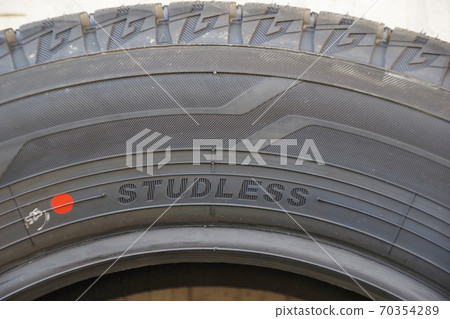 Engraved tire side wheel STUDLESS 70354289