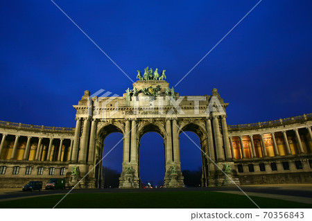 Parc du Cinquantenaire in Brussels 70356843