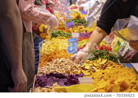 新年。台北,年度貨幣街,伊努伊,新年。台北市新年街,乾果蔬菜, 新年。台北,年度貨幣街,伊努伊,新年。台北市新年街,乾果蔬菜, 70356923