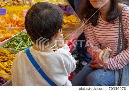 新年，台北，年貨大街，ニューイヤー、台北、ニューイヤーストリート、New Year, Taipei, 70356978