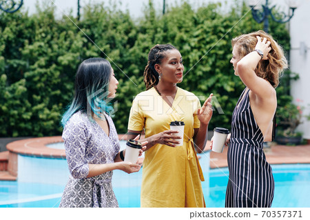 Talking businesswomen 70357371