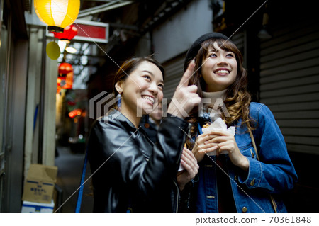 一個走路的女人 一個走路的女人 70361848