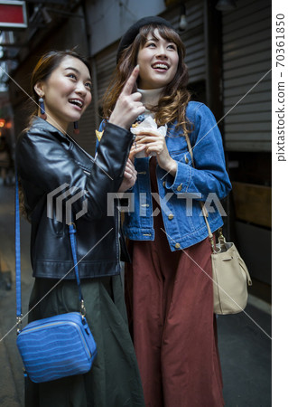 一個走路的女人 一個走路的女人 70361850