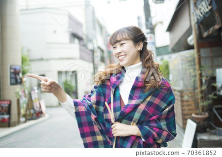 一個女人出去 一個女人出去 70361852