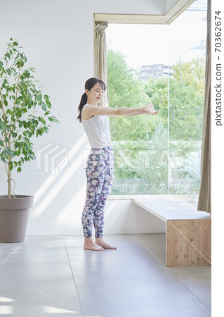 Women exercising 70362674