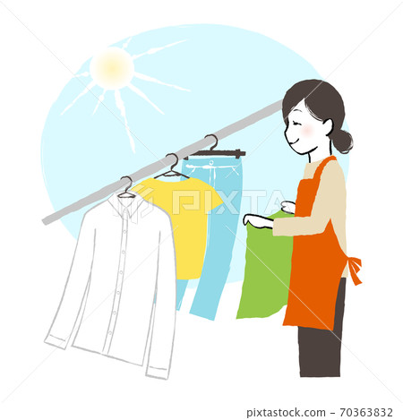 掛衣服的女人 70363832