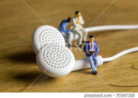 商人用耳機聽聲音 70367188