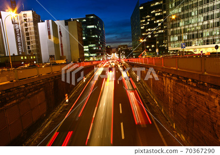 Traffic at night rue de la loi and Berlaymont buiding at night in brussels 70367290
