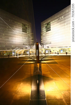 Berlaymont reflection in a wall at night Berlaymont reflection in a wall at night 70367295