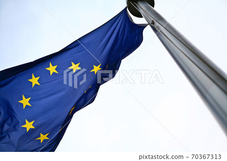 Flags in the wind in front of the Berlaymont building in Brussels 70367313