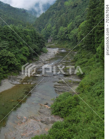 日本的河道風光：與春日峽的K田河匯合的深谷河 70367684