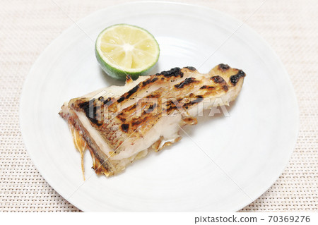 Home-cooked and simple home-cooked "natural tilefish grilled with salt" watercolor style 70369276