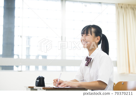 初中高中班級女生 初中高中班級女生 70370211