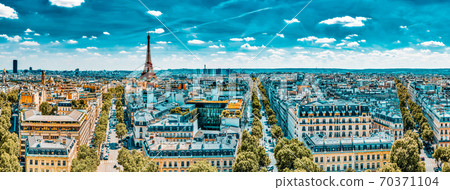 Beautiful panoramic view of Paris from the roof of the Triumphal Arch. View of the Eiffel Tower. 70371104