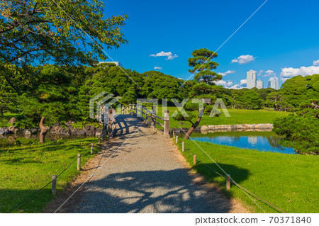 Visiting Tokyo Gardens, Shiodome, Chuo-ku, Hamarikyu Gardens, Metropolitan Cultural Property Garden 70371840