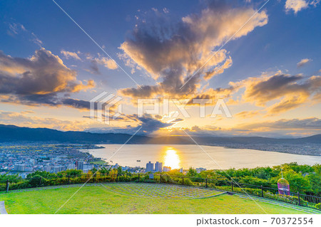 從立石公園[長野縣]看到的日落時的Su訪湖 70372554