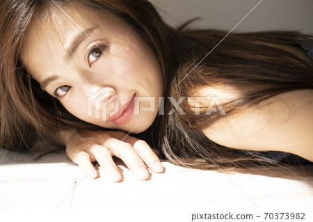 Women's portrait Women's portrait 70373982