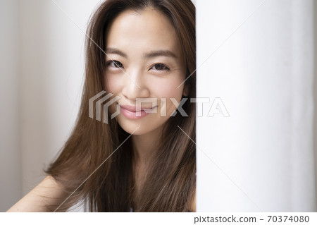 Women's portrait 70374080