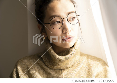 一件毛衣的女人的畫像 70374090
