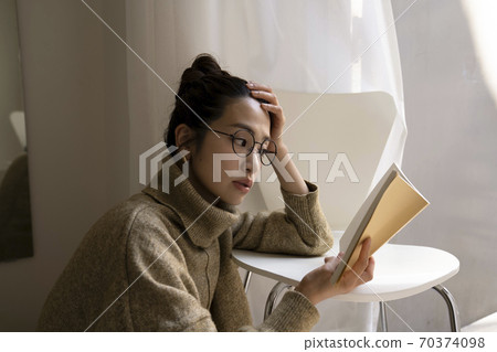 female, lady, woman 70374098