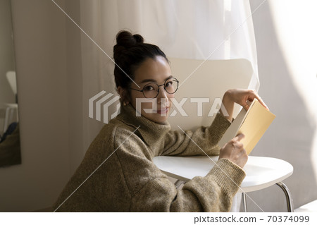 看書的女人 看書的女人 70374099