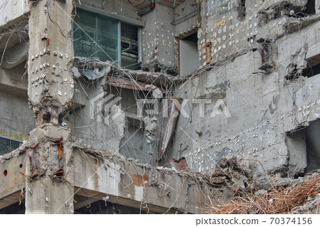 Demolition of reinforced concrete structure - Demolition of floorboards 70374156