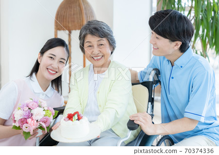 Nursing image: Senior woman having a caregiver celebrate her birthday 70374336